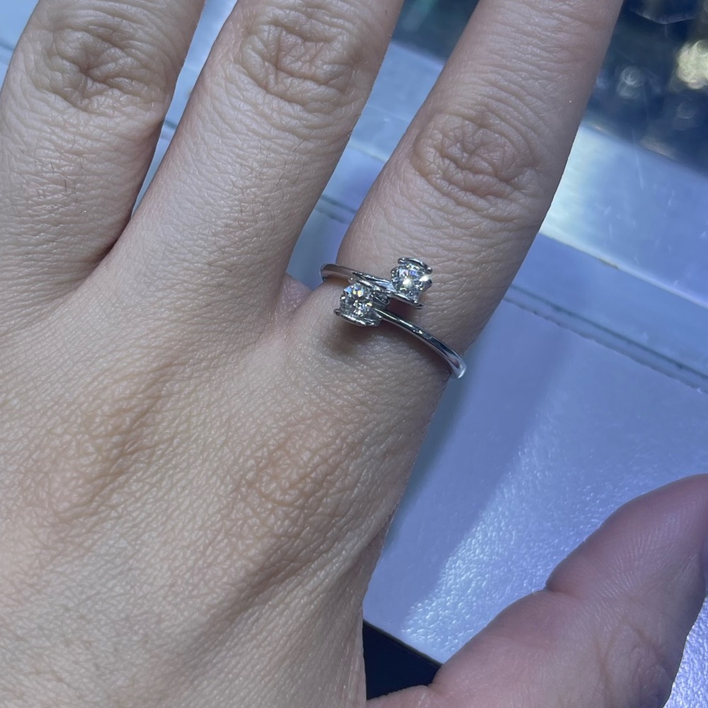 18kt gold and diamond TOUS ring!! Size 7-8